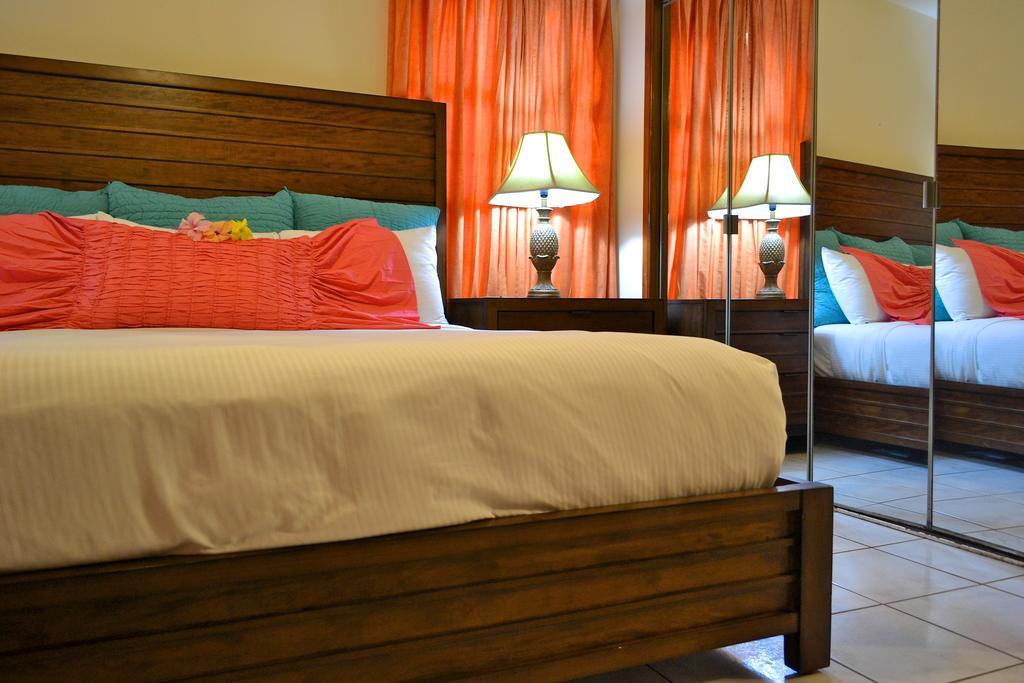 Mayan Princess Beach & Dive Resort West Bay Room photo