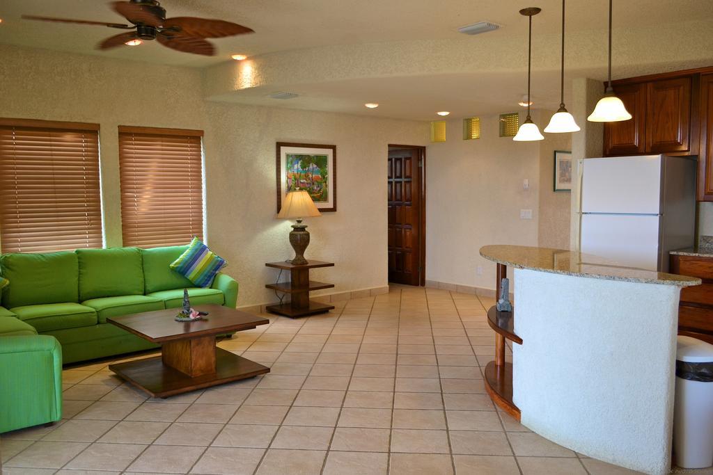 Mayan Princess Beach & Dive Resort West Bay Room photo