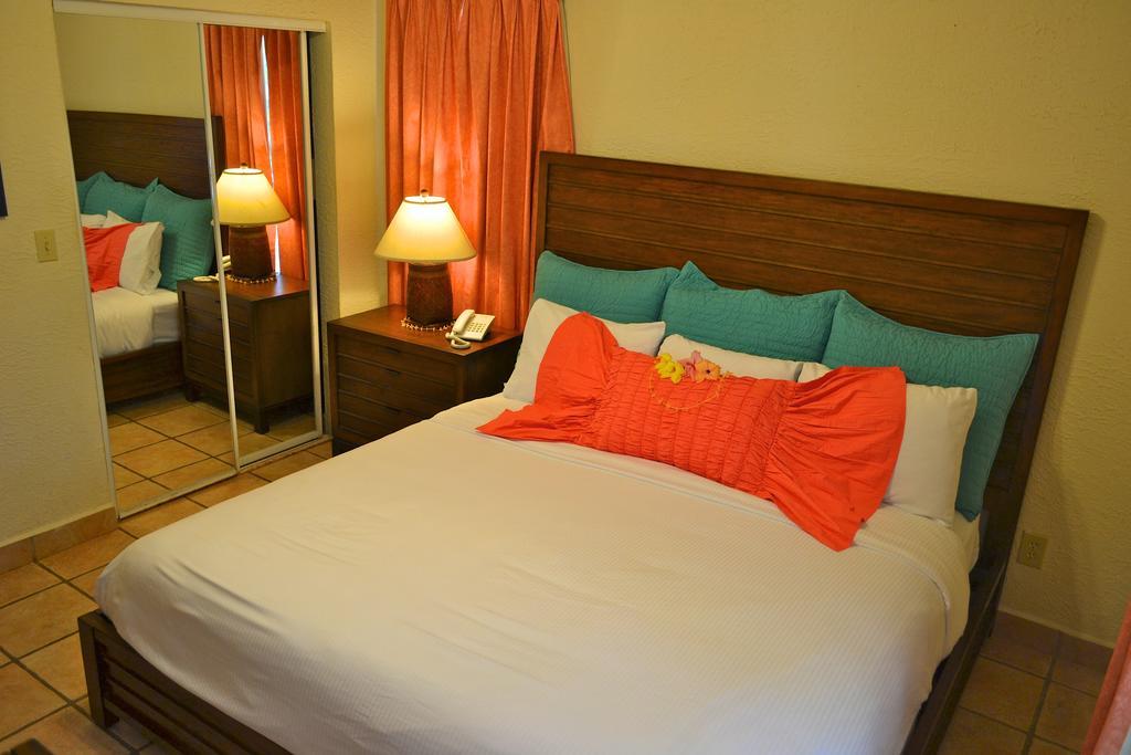 Mayan Princess Beach & Dive Resort West Bay Room photo
